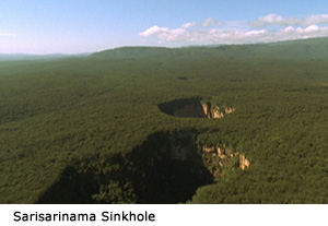 Sarisarinama Sinkhole